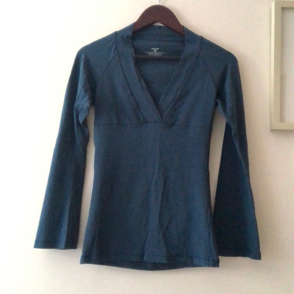 Patagonia Tunic with print accent on back - Picture 2 of 8